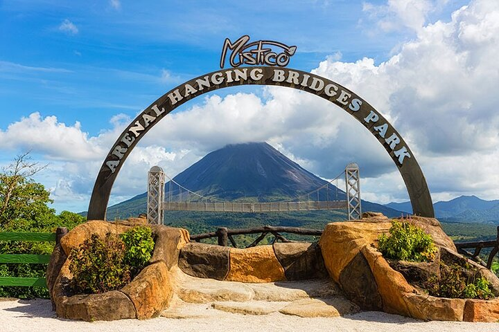 弗拉明戈海滩的Private Tour Mistico Arenal Hanging Bridges From